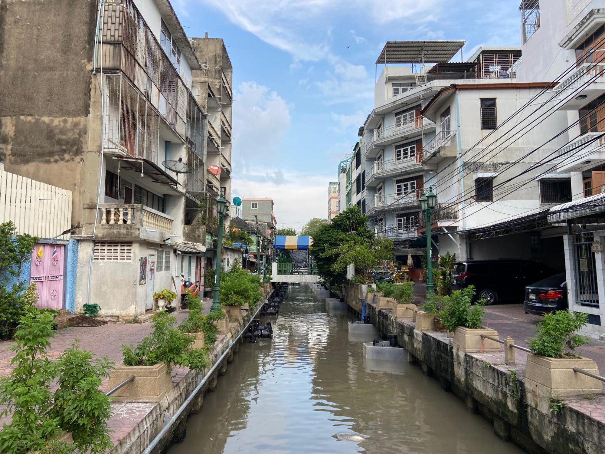 Bangkok Neighborhood Hostel Bagian luar foto