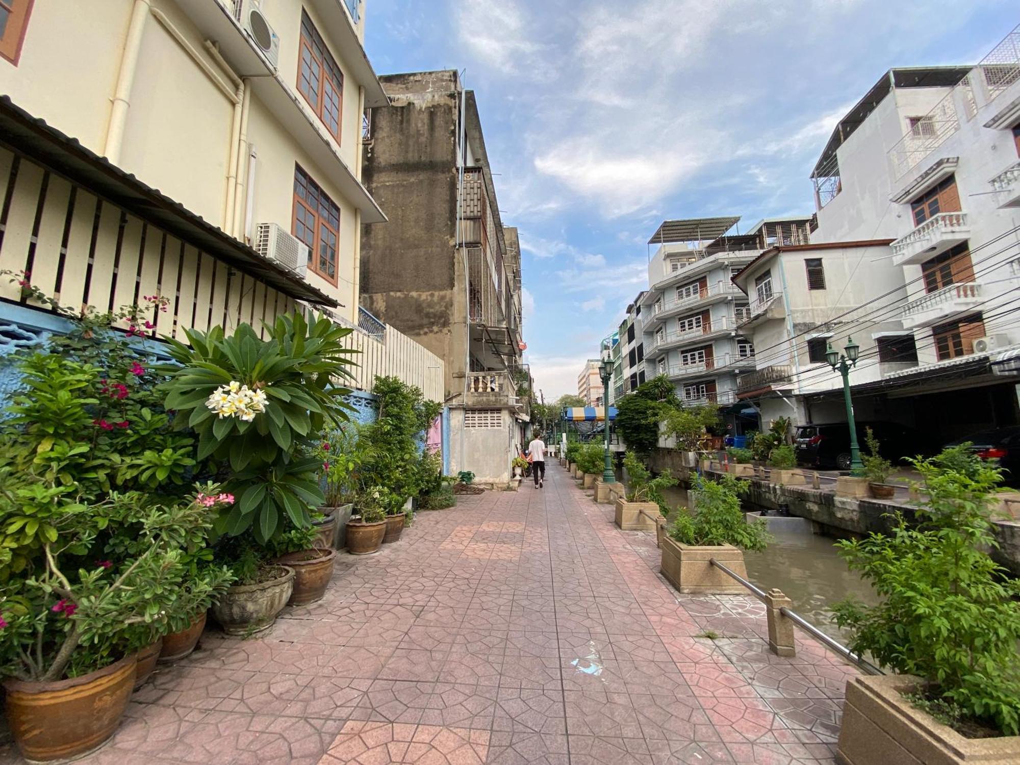Bangkok Neighborhood Hostel Bagian luar foto