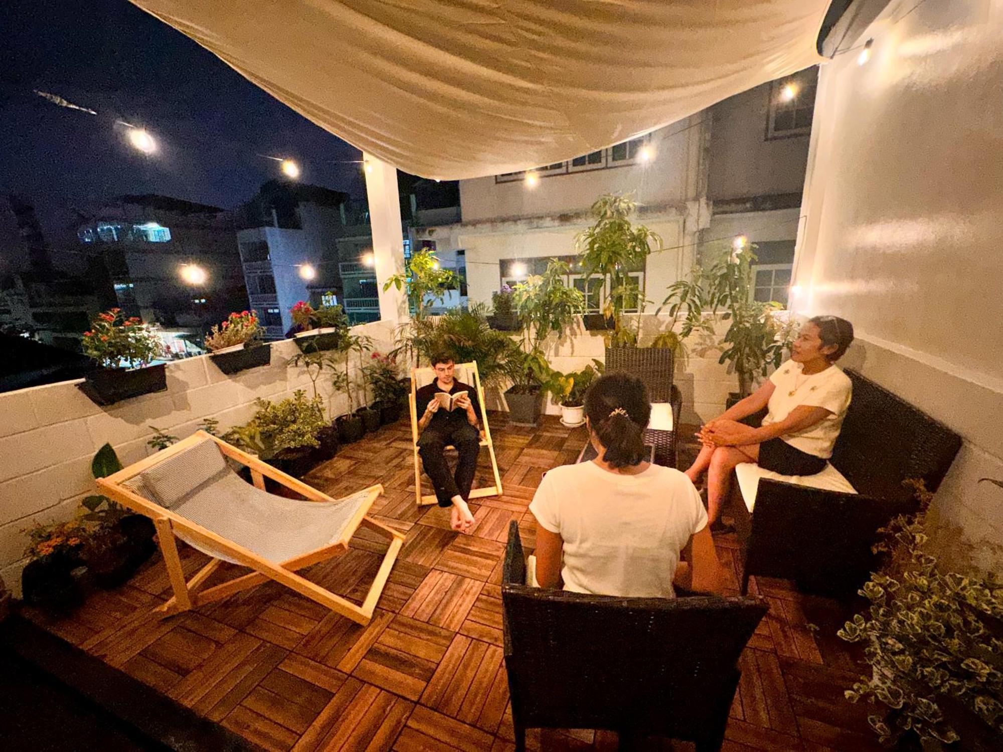 Bangkok Neighborhood Hostel Bagian luar foto